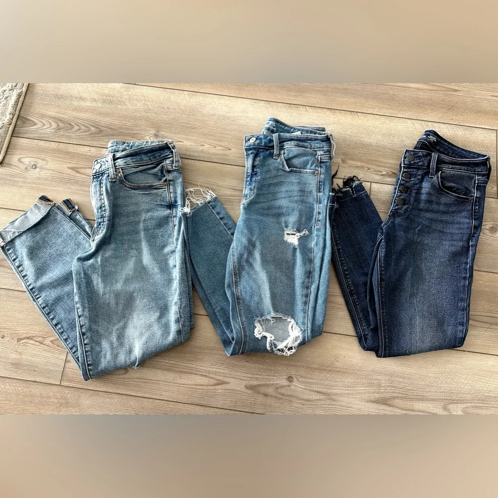 Women’s Old Navy jeans - Picture 3 of 3